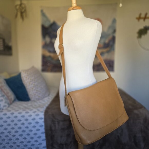 Rare Vintage COACH 4902 Crossbody Flap Bag Tan Pebbled Leather Auth USA - Picture 4 of 16